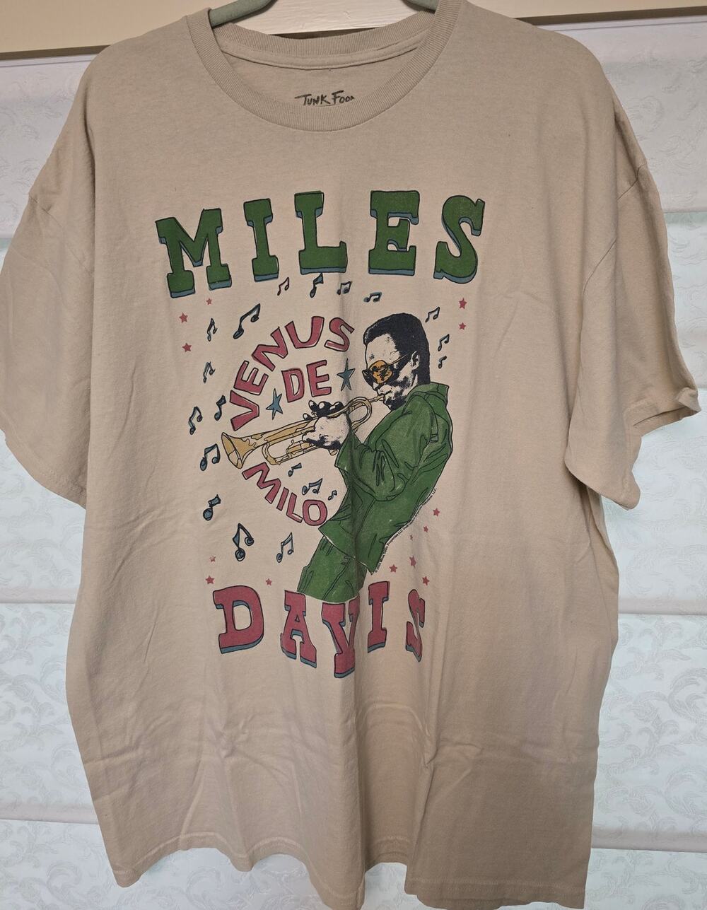 Junk Food Miles Davis Venus de Milo XL Jazz Graphic T-Shirt Tan NWOT NEW